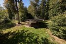 Pavillon auf einer Waldlichtung